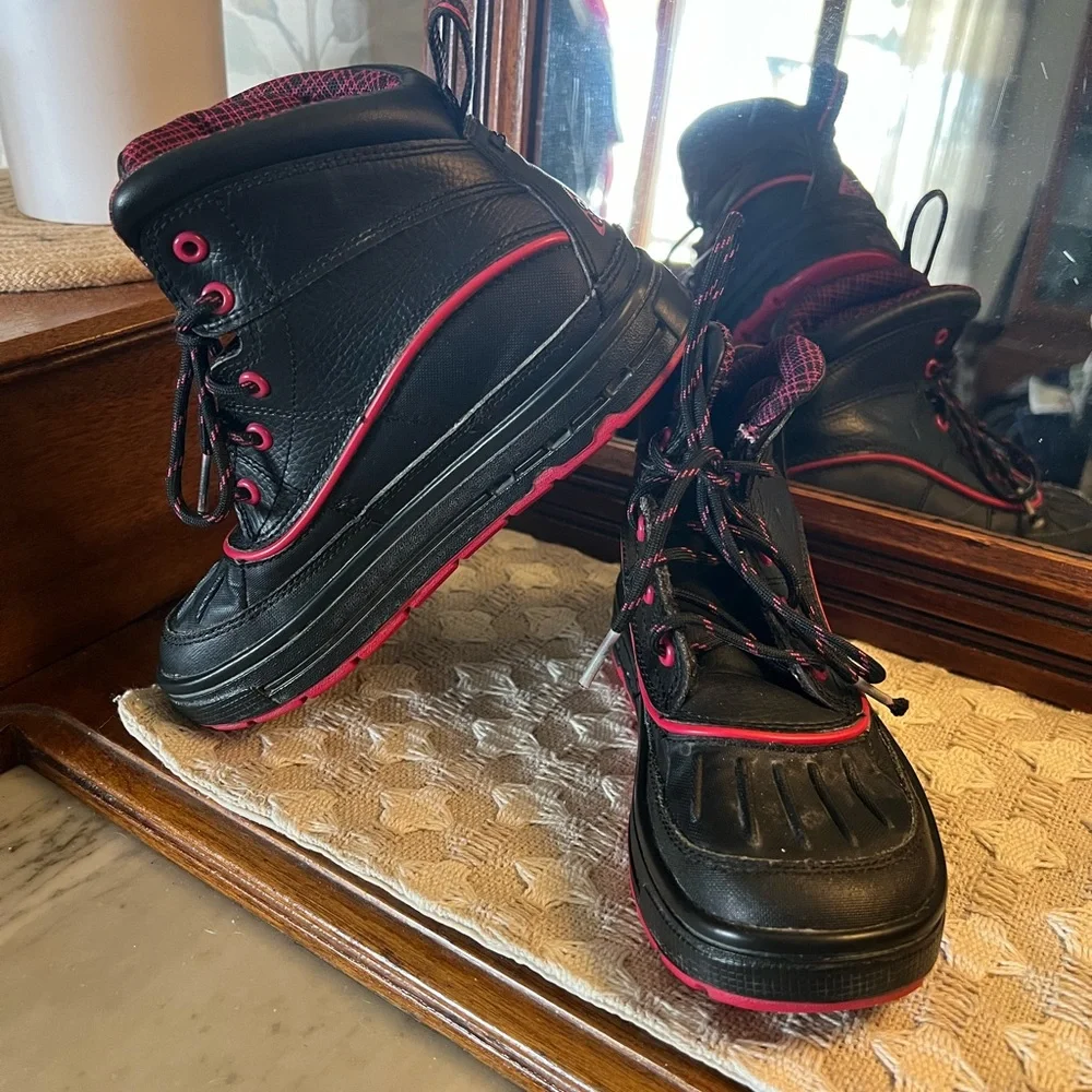 NIKE Vintage 2012 ACG‎ Woodside 2 Outdoor Winter Snow Boots Black Pink Girl's 13